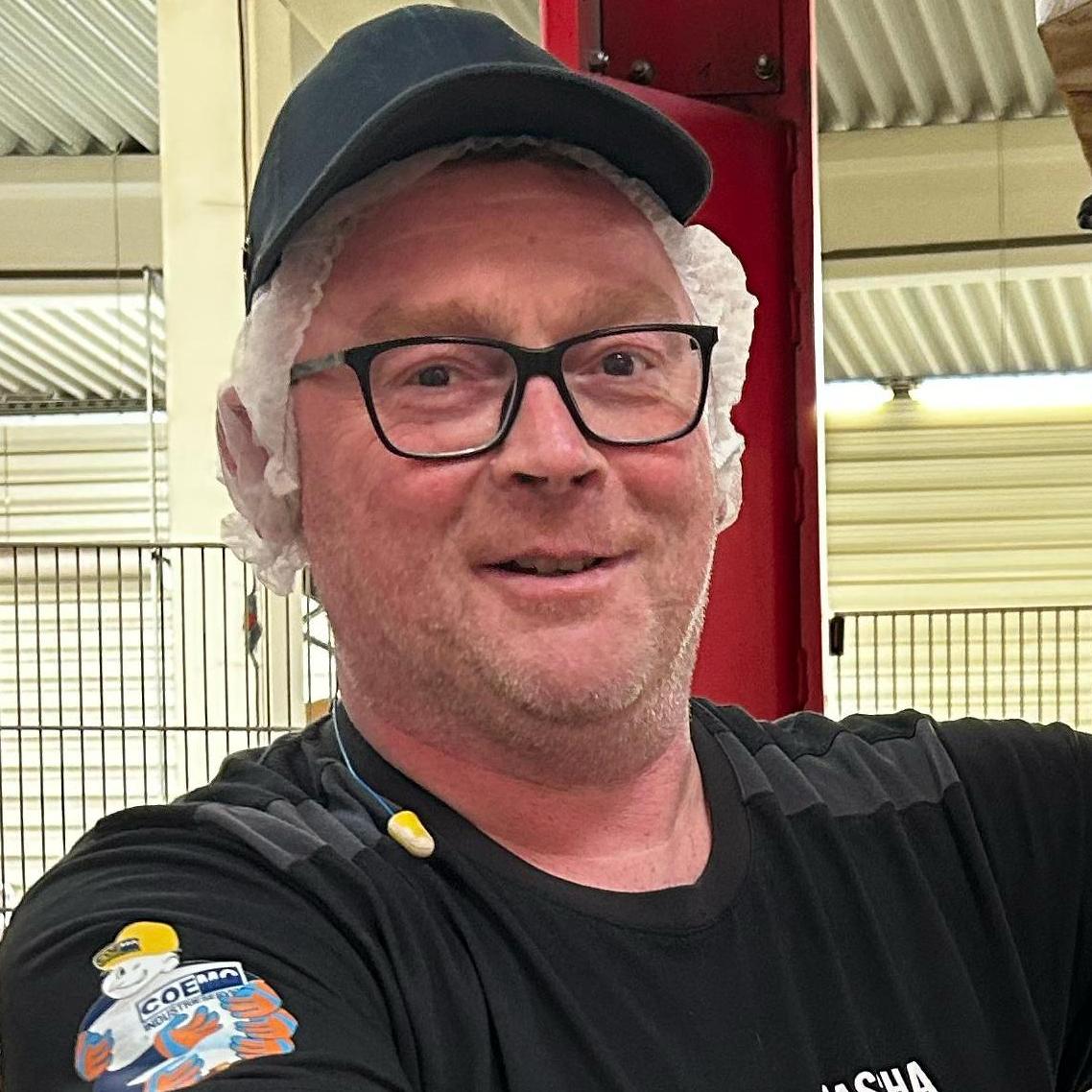 SASCHA Servicetechniker mit dem elektrischen Händchen zugeschnitten